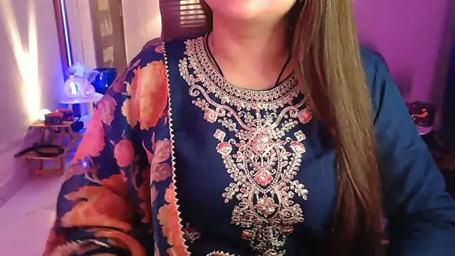Snapshot of Mitikaa chatting on 05/04/26, 01:36 Mitikaa online show from 05/04/26, 01:36
