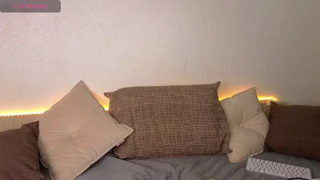 Snapshot of emilytrays chatting on 03/15/25, 04:35 emilytrays online show from 03/15/25, 04:35