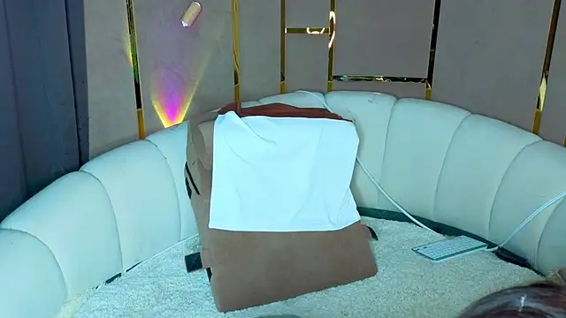 emilytrays online show from 06/01/26, 08:52