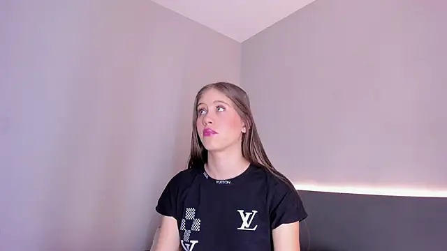 Snapshot of sara__jones_gh chatting on 11/14/25, 07:50 sara jones gh online show from 11/14/25, 07:50