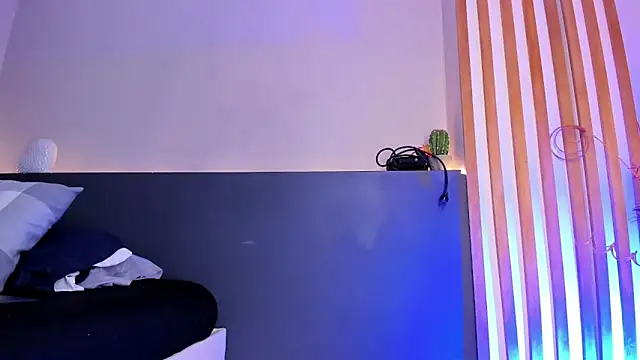 Snapshot of sara__jones_gh chatting on 09/22/25, 11:27 sara jones gh online show from 09/22/25, 11:27