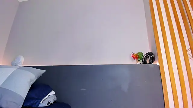 Snapshot of sara__jones_gh chatting on 09/19/25, 11:25 sara jones gh online show from 09/19/25, 11:25