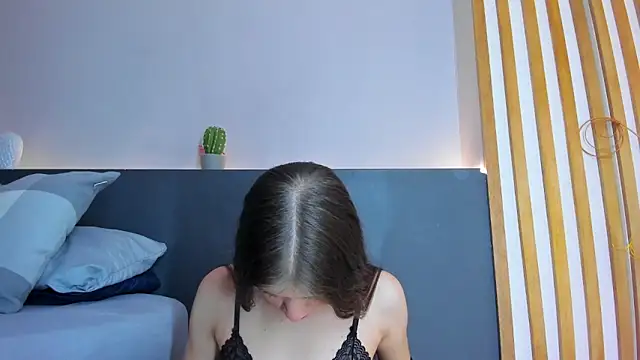 Snapshot of sara__jones_gh chatting on 09/18/25, 11:46 sara jones gh online show from 09/18/25, 11:46