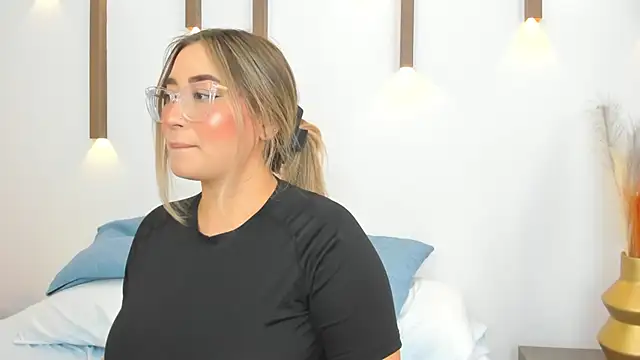 Snapshot of antonella_cutie_ chatting on 03/15/25, 02:55 antonella cutie online show from 03/15/25, 02:55