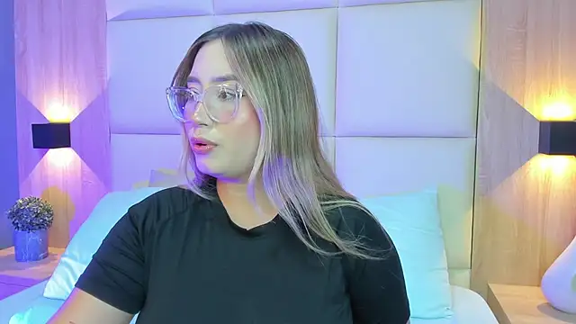 Snapshot of antonella_cutie_ chatting on 10/24/25, 02:16 antonella cutie online show from 10/24/25, 02:16