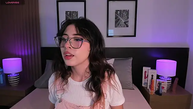 Snapshot of vi_anaya chatting on 10/14/25, 11:33 vi anaya online show from 10/14/25, 11:33