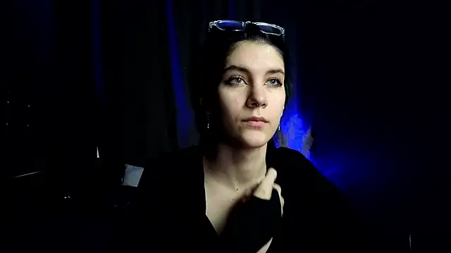 Snapshot of Hyeon_Jin chatting on 03/04/25, 02:10 Hyeon Jin online show from 03/04/25, 02:10