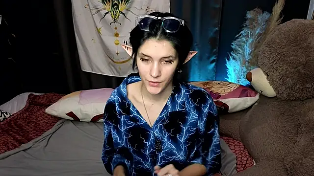 Snapshot of Hyeon_Jin chatting on 01/14/25, 12:00 Hyeon Jin online show from 01/14/25, 12:00