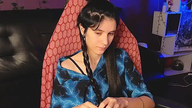 Snapshot of Hyeon_Jin chatting on 02/13/25, 04:43 Hyeon Jin online show from 02/13/25, 04:43