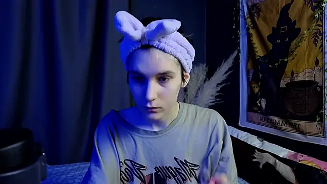 Snapshot of Hyeon_Jin chatting on 02/08/25, 08:42 Hyeon Jin online show from 02/08/25, 08:42