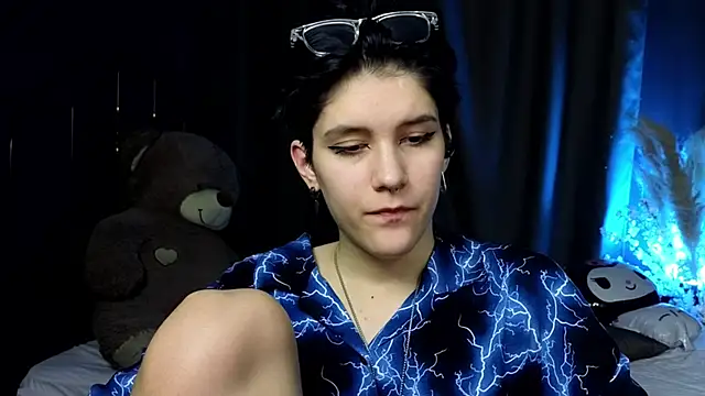 Snapshot of Hyeon_Jin chatting on 03/13/25, 02:12 Hyeon Jin online show from 03/13/25, 02:12