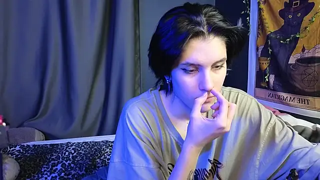 Snapshot of Hyeon_Jin chatting on 02/07/25, 03:23 Hyeon Jin online show from 02/07/25, 03:23