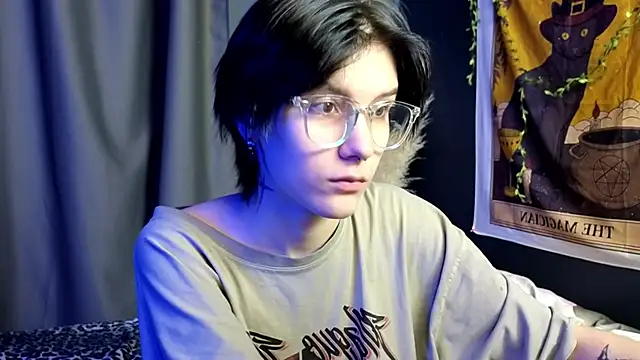 Snapshot of Hyeon_Jin chatting on 02/02/25, 08:41 Hyeon Jin online show from 02/02/25, 08:41