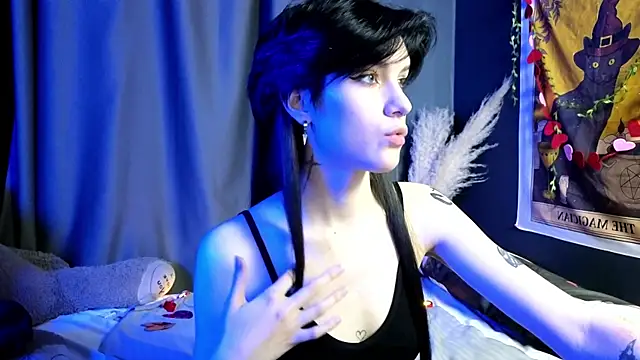 Snapshot of Hyeon_Jin chatting on 02/11/25, 02:35 Hyeon Jin online show from 02/11/25, 02:35