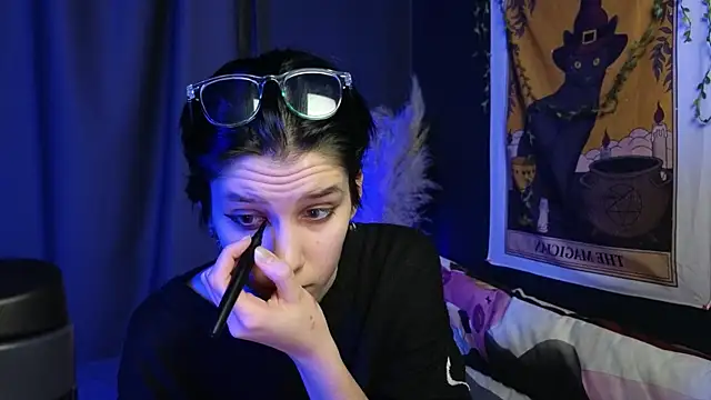 Snapshot of Hyeon_Jin chatting on 01/28/25, 08:47 Hyeon Jin online show from 01/28/25, 08:47