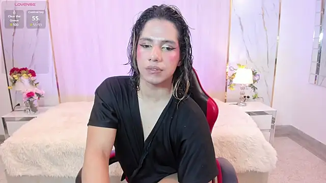Snapshot of TylerBloom chatting on 04/30/26, 02:13 TylerBloom online show from 04/30/26, 02:13