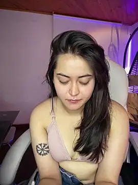 Snapshot of Camila_pinkk chatting on 05/11/26, 02:29 Camila pinkk online show from 05/11/26, 02:29