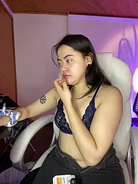 Snapshot of Camila_pinkk chatting on 05/19/26, 01:51 Camila pinkk online show from 05/19/26, 01:51