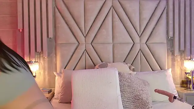 Snapshot of MilaRux chatting on 12/04/25, 07:13 MilaRux online show from 12/04/25, 07:13