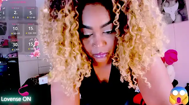 Snapshot of Aliana_Ross chatting on 03/11/25, 11:12 Aliana Ross online show from 03/11/25, 11:12