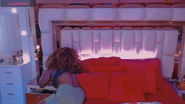 Aliana Ross online show from 11/19/25, 08:25