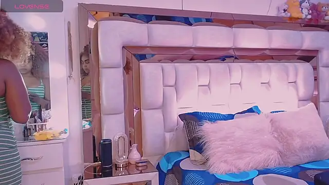 Snapshot of Aliana_Ross chatting on 11/12/25, 07:23 Aliana Ross online show from 11/12/25, 07:23