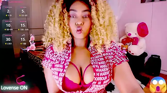 Snapshot of Aliana_Ross chatting on 03/06/25, 08:41 Aliana Ross online show from 03/06/25, 08:41