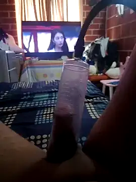 parejanuevahoff online show from 10/05/25, 06:09