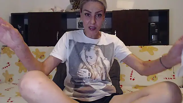 Snapshot of AshlineKatte chatting on 10/11/25, 06:42 AshlineKatte online show from 10/11/25, 06:42