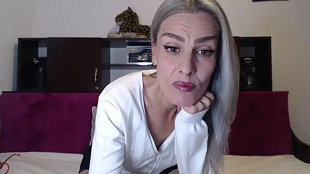 Snapshot of AshlineKatte chatting on 09/29/25, 02:01 AshlineKatte online show from 09/29/25, 02:01
