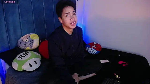 Snapshot of AlecLightwood_ chatting on 01/07/25, 02:41 AlecLightwood online show from 01/07/25, 02:41