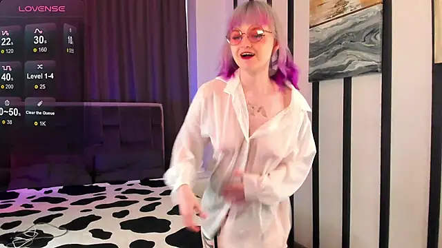 blue nymph1 online show from 03/17/25, 10:06