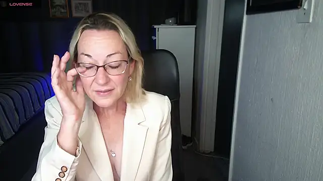 boeslaboes1 online show from 10/11/25, 02:12