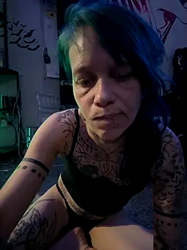 Snapshot of trashbrat chatting on 10/16/25, 08:33 trashbrat online show from 10/16/25, 08:33