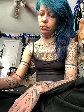 Snapshot of trashbrat chatting on 10/18/25, 07:49 trashbrat online show from 10/18/25, 07:49