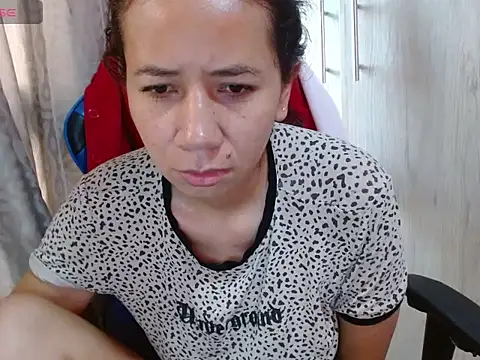 Danielagomez33 online show from 04/15/26, 12:32