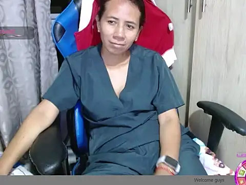 Danielagomez33 online show from 04/11/26, 12:40