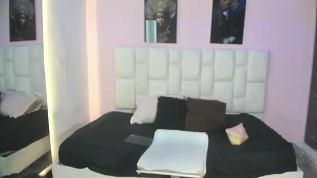 Charlot Vega  online show from 11/25/25, 06:30