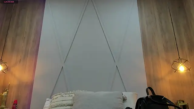 Snapshot of Blue_Angell chatting on 01/23/25, 02:39 Blue Angell online show from 01/23/25, 02:39