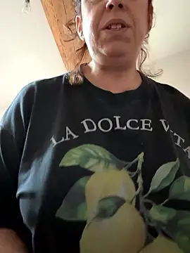 Snapshot of sweetinside_ chatting on 01/14/26, 09:35 sweetinside online show from 01/14/26, 09:35