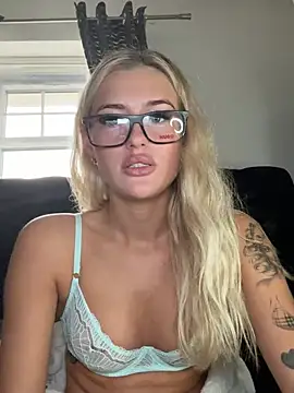 PrettyPrincess69x online show from 01/13/25, 12:02