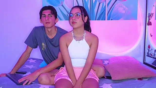 Snapshot of Ana_and_Leo chatting on 11/29/25, 03:12 Ana and Leo online show from 11/29/25, 03:12