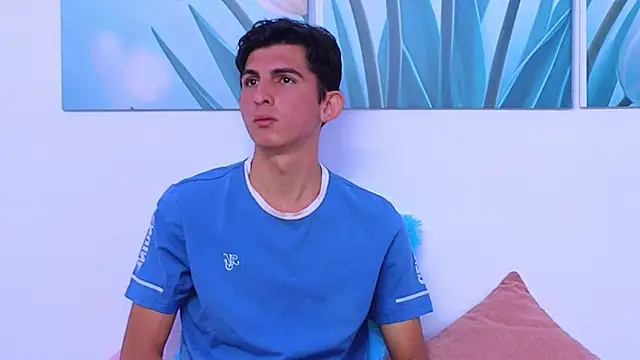 Snapshot of Ana_and_Leo chatting on 10/27/25, 03:57 Ana and Leo online show from 10/27/25, 03:57