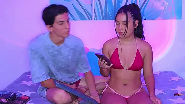 Snapshot of Ana_and_Leo chatting on 11/27/25, 02:39 Ana and Leo online show from 11/27/25, 02:39