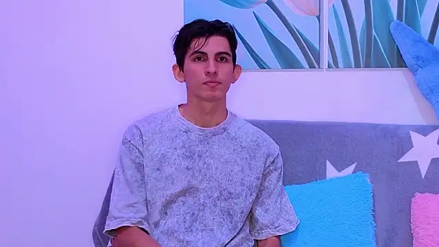 Snapshot of Ana_and_Leo chatting on 02/06/26, 01:40 Ana and Leo online show from 02/06/26, 01:40