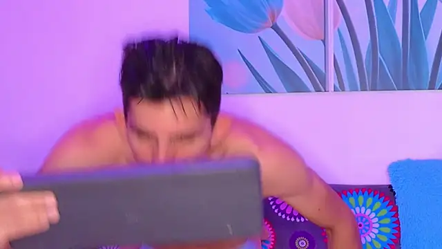 Snapshot of Ana_and_Leo chatting on 12/19/25, 01:57 Ana and Leo online show from 12/19/25, 01:57