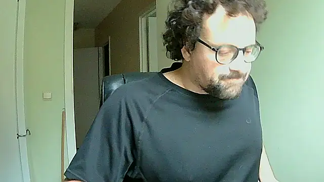 littlehairyman online show from 10/31/25, 07:49