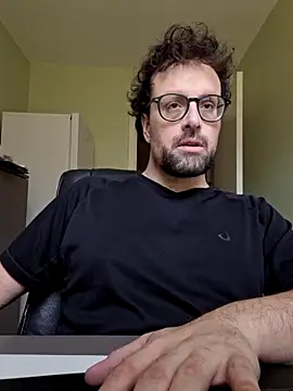 Snapshot of littlehairyman chatting on 03/04/25, 11:29 littlehairyman online show from 03/04/25, 11:29