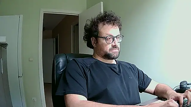 Snapshot of littlehairyman chatting on 10/03/25, 08:05 littlehairyman online show from 10/03/25, 08:05