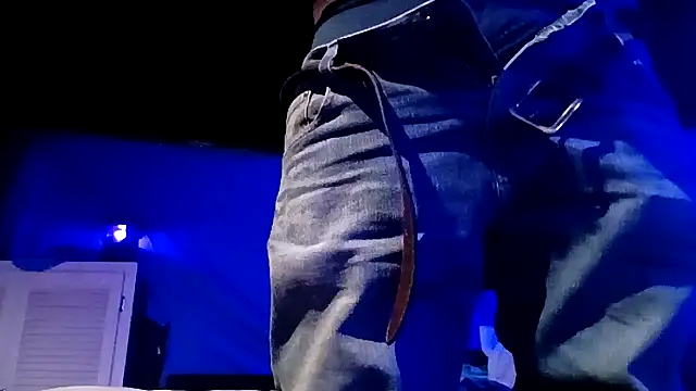 Snapshot of hesjustafriend chatting on 01/11/26, 06:31 hesjustafriend online show from 01/11/26, 06:31